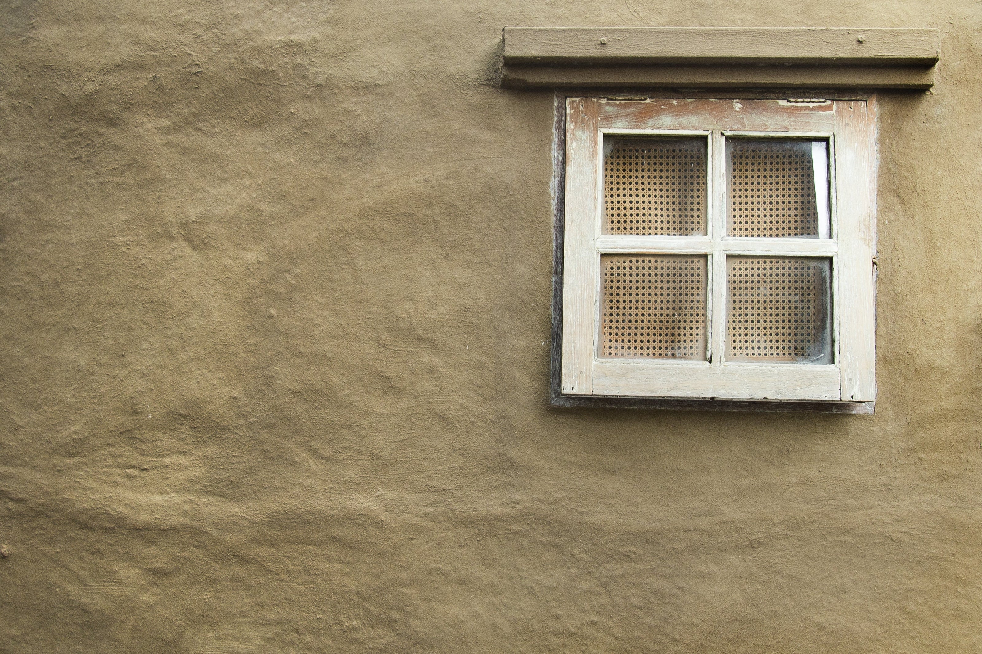 Building sustainable buildings with cob